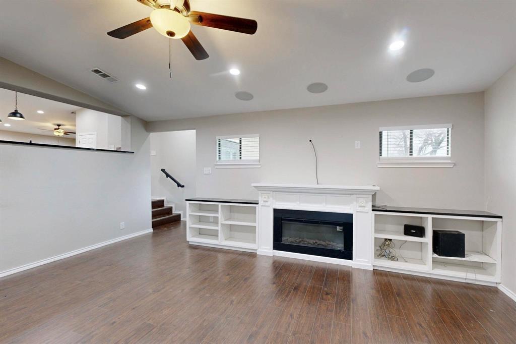 9811 Bowman living area