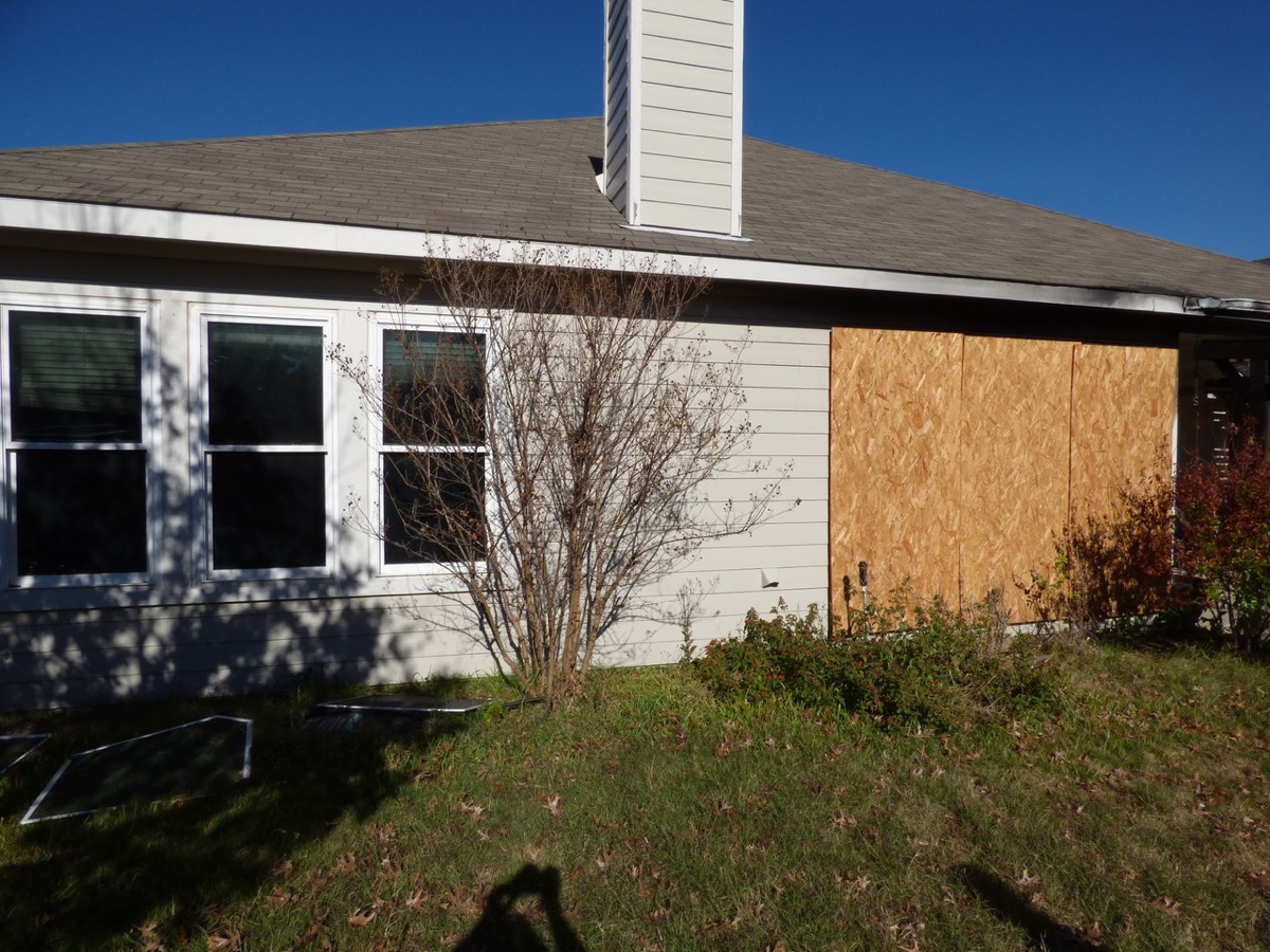 10733 Vista exterior damage