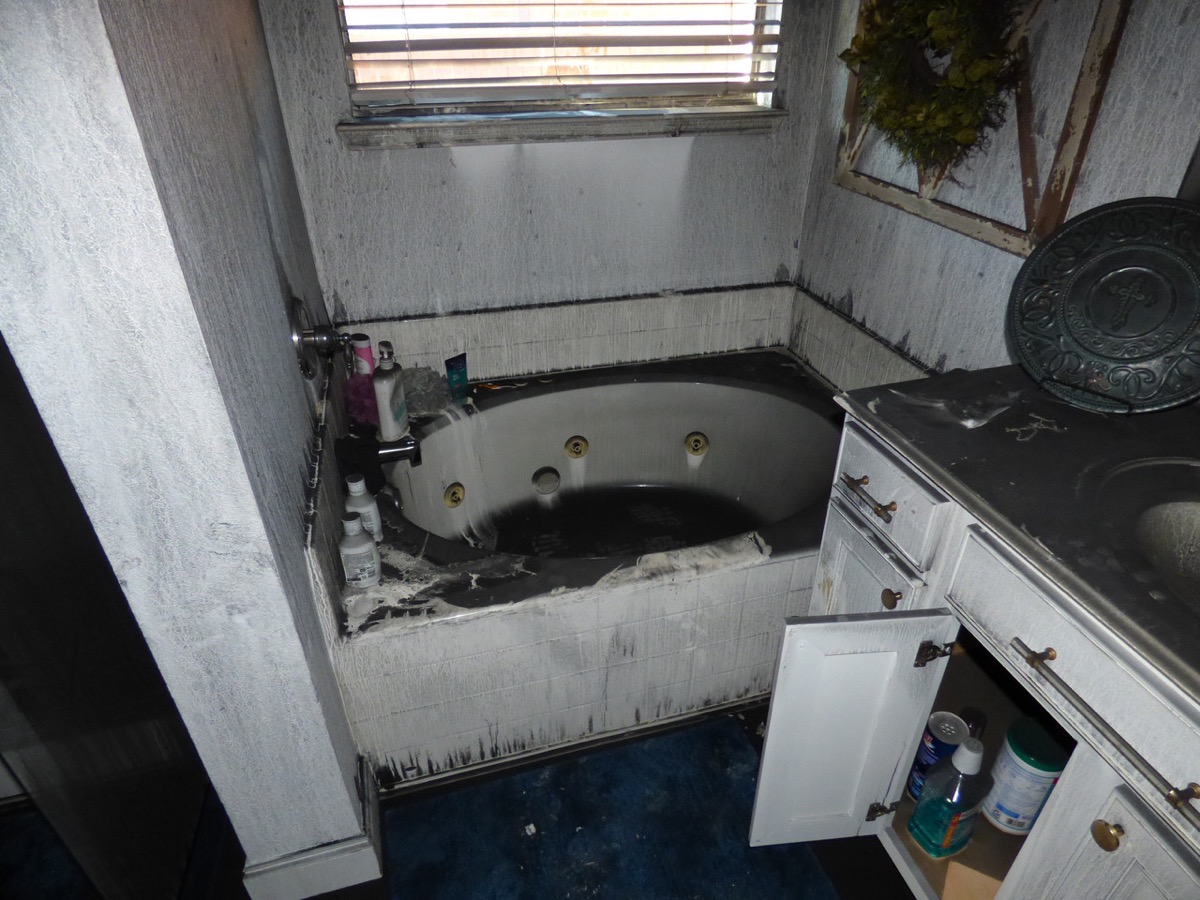 10733 Vista wall damage